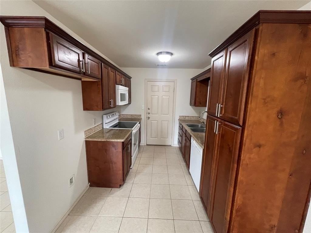 1111 Parkway Trl - Photo 6 of 35