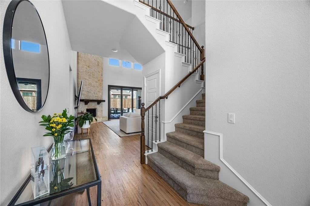 16921 Eastbrook Dr - Photo 3 of 35