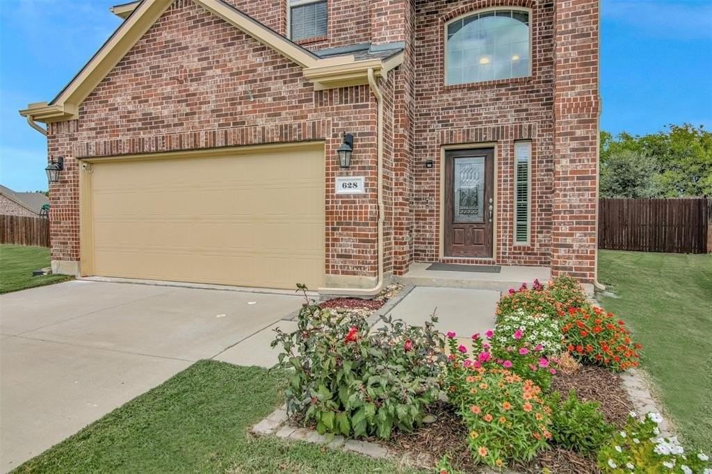 628 Crowell Dr - Photo 3 of 33