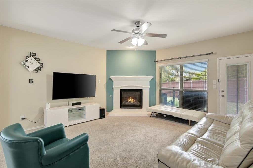 628 Crowell Dr - Photo 5 of 33