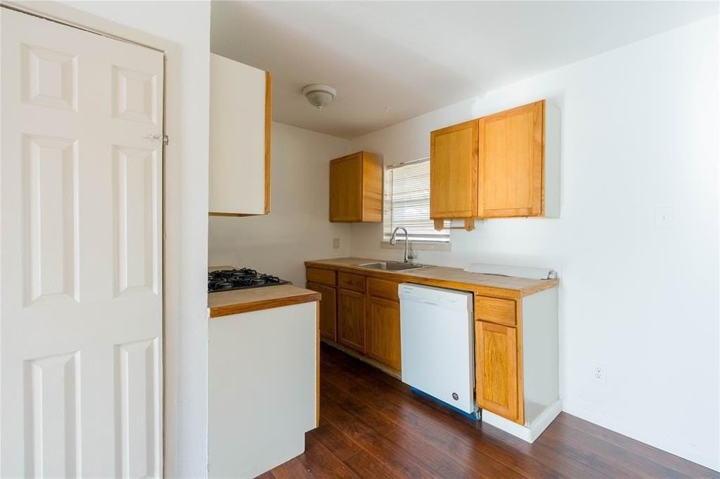 2145 Sharon Dr - Photo 7 of 22