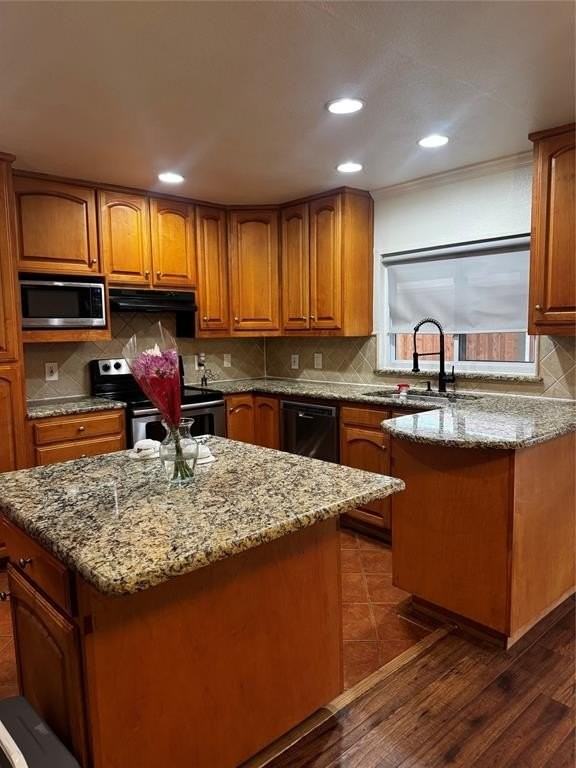 2132 Wheaton Dr - Photo 4 of 13