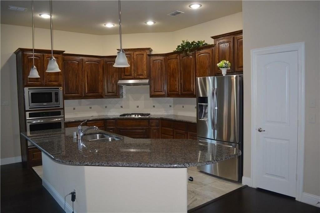 609 Wyoming Dr - Photo 3 of 21