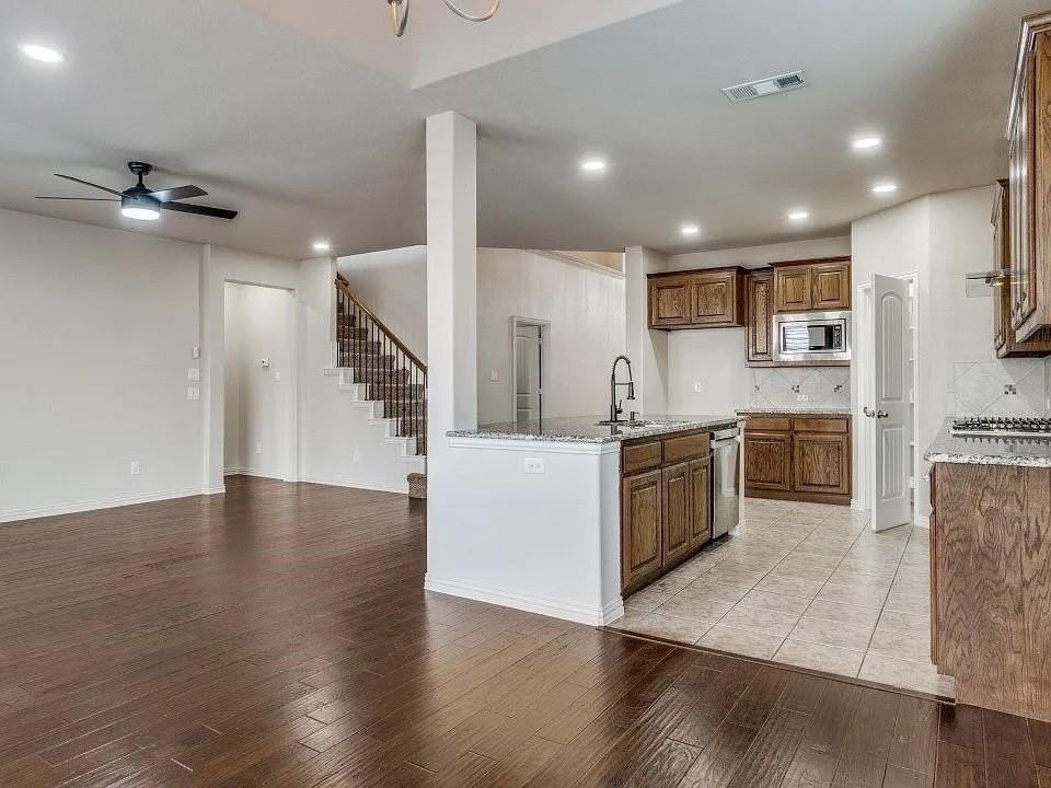 911 Melshire Dr - Photo 4 of 20