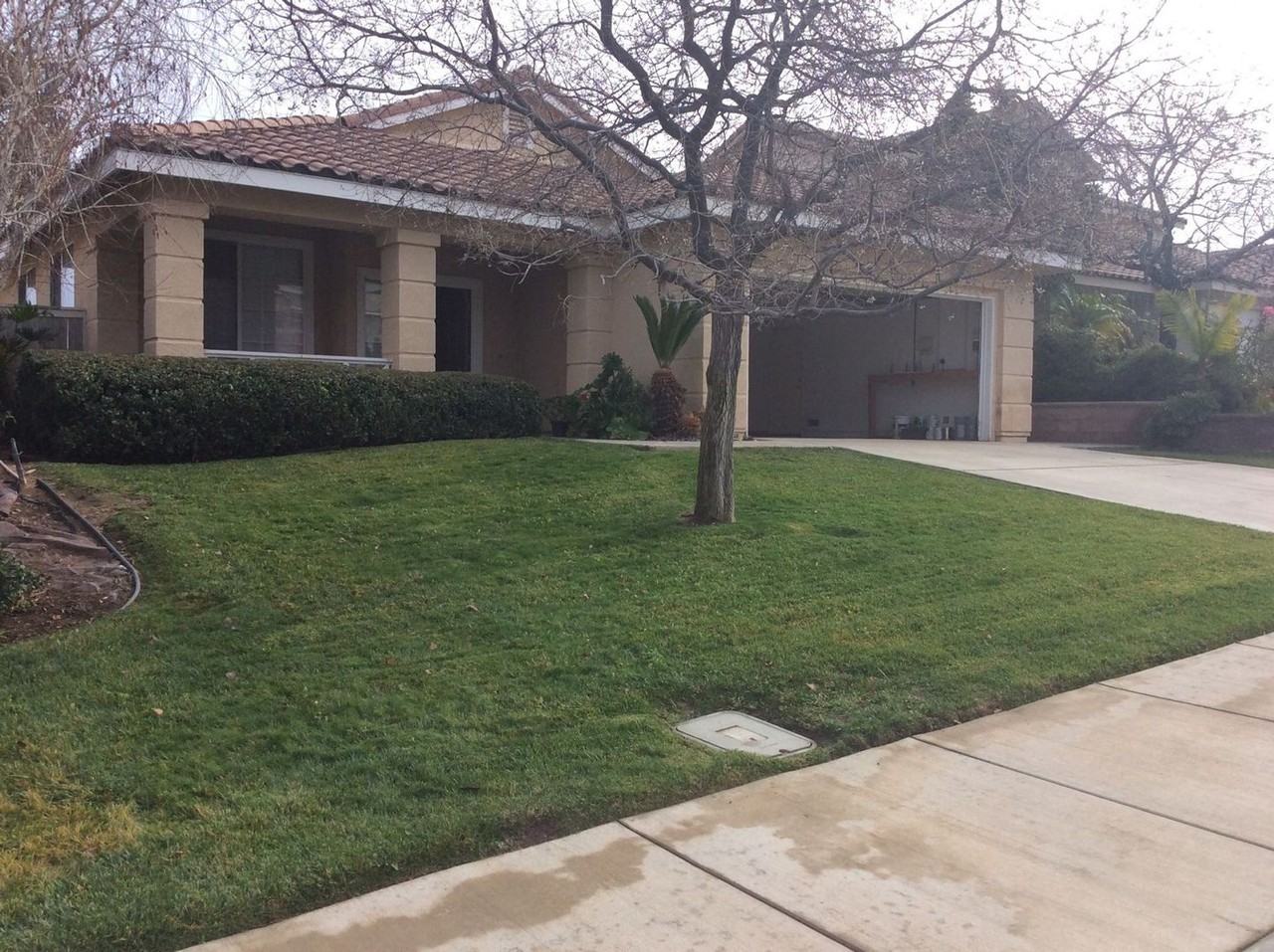 27474 Fallbrook Ct - Photo 2 of 8