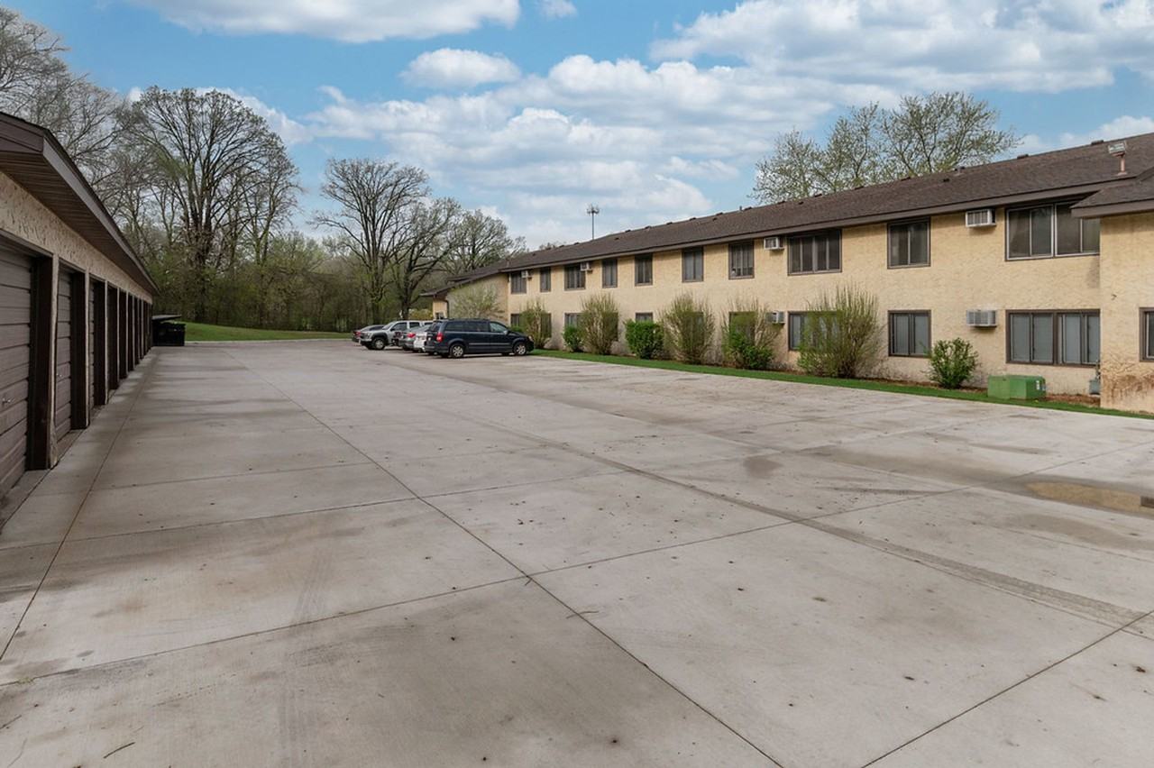 2520 Fairoak - Photo 2 of 2