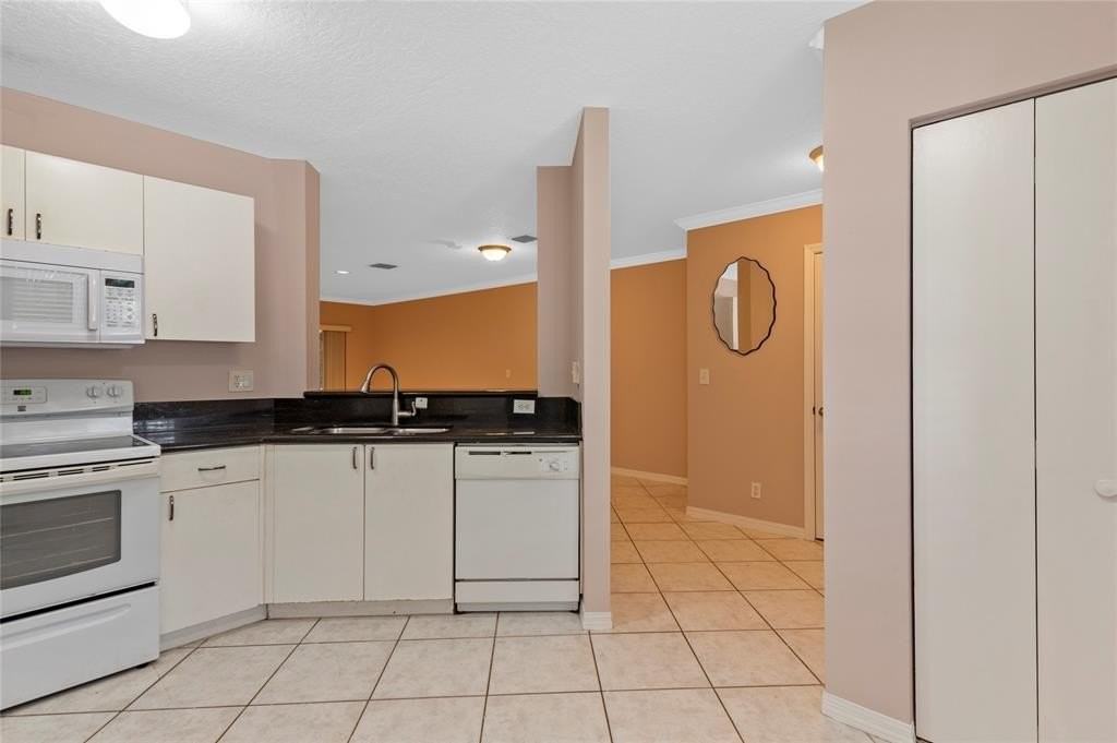 1186 Sw 44th Ave #1186 - Photo 3 of 26