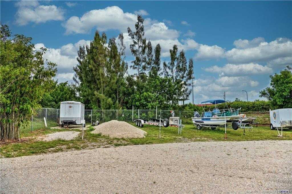 8164 Se Croft Cir Unit B7 #B7 - Photo 4 of 13