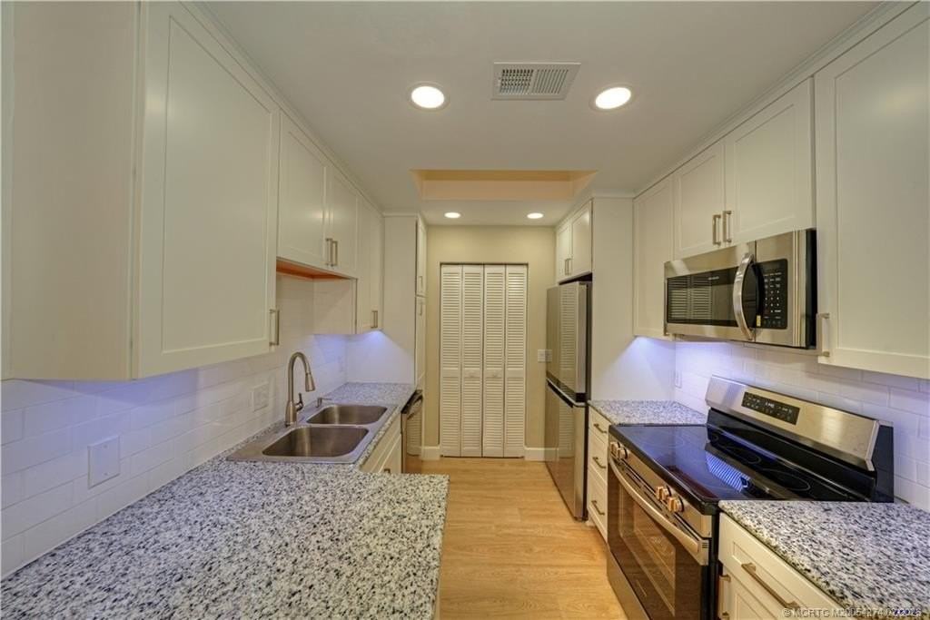 8164 Se Croft Cir Unit B7 #B7 - Photo 7 of 13