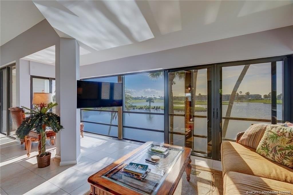 310 Ne Golfview Cir Unit 310 #310 - Photo 2 of 24