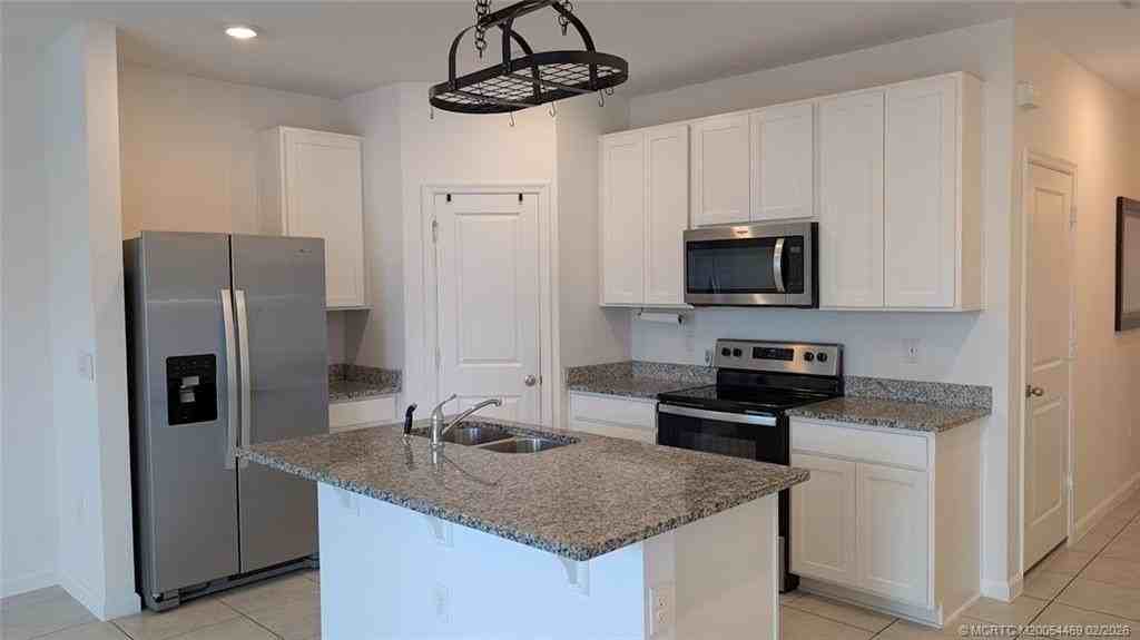 373 Se Sea Hunt Way - Photo 2 of 29