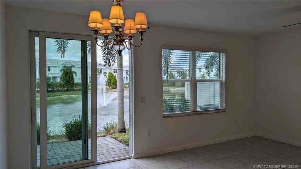 373 Se Sea Hunt Way - Photo 6 of 29