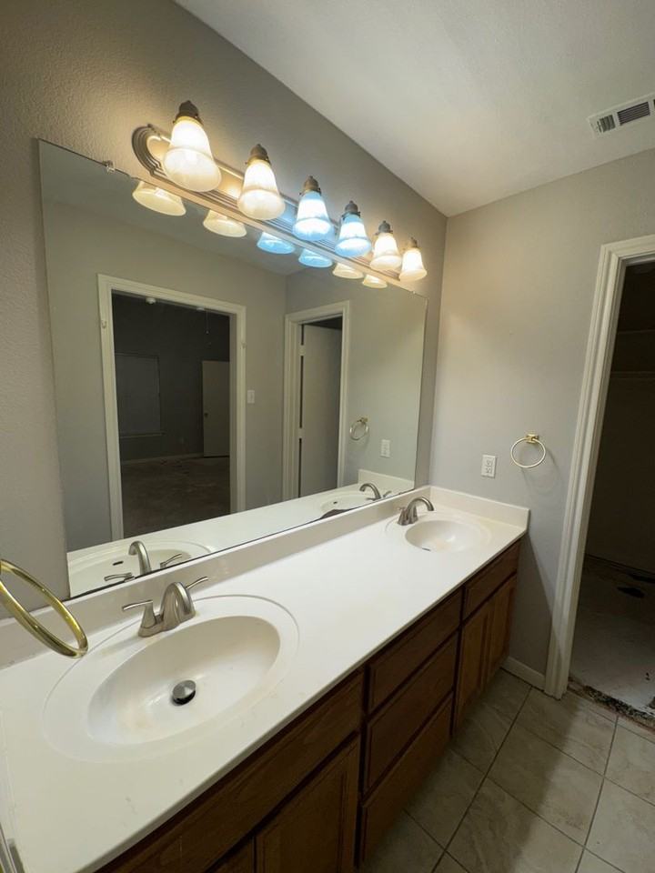 500 Shady Park Trl - Photo 4 of 10