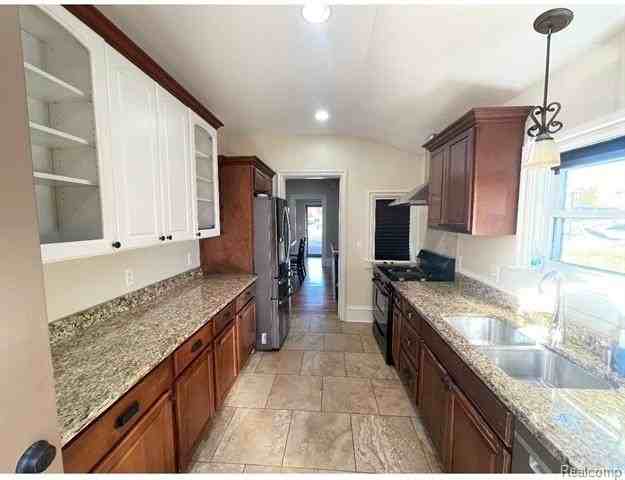 225 S Center St - Photo 6 of 21