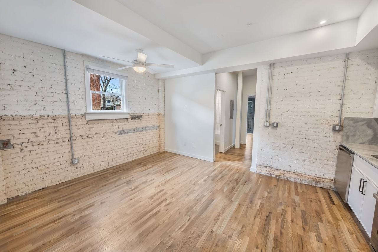 800 788- 800 Greenwood Avenue NE - 800-18 #800-18 - Photo 3 of 10
