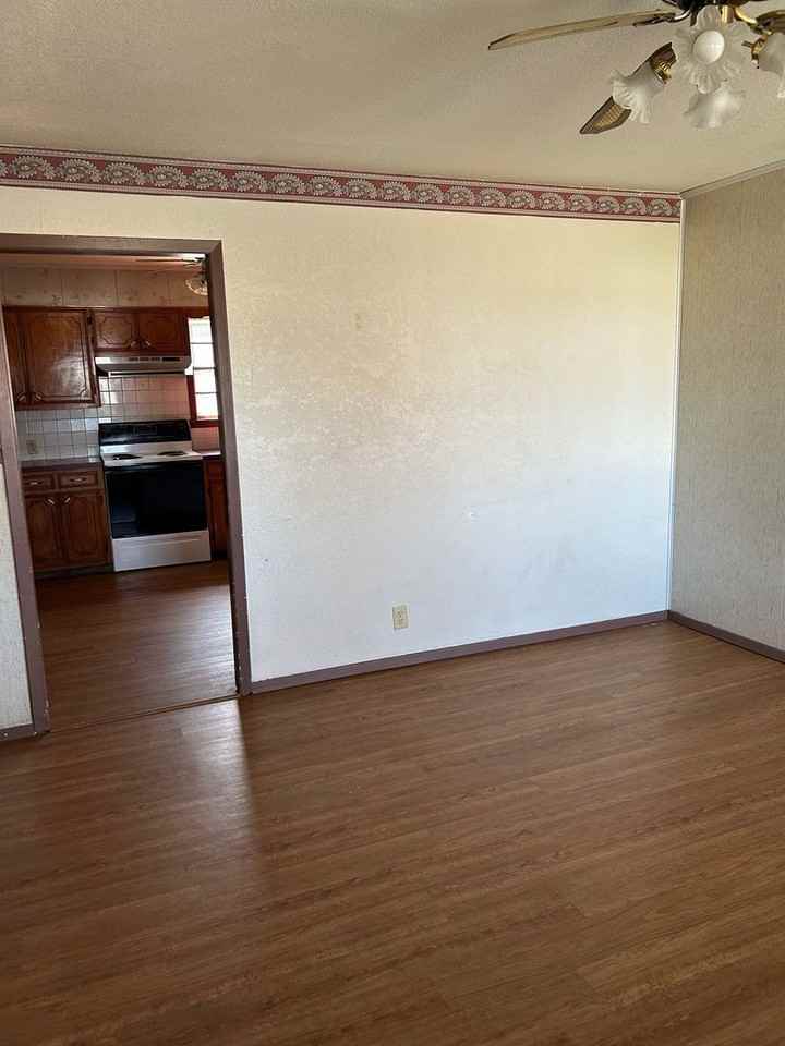 102 E Elm St - Photo 2 of 26