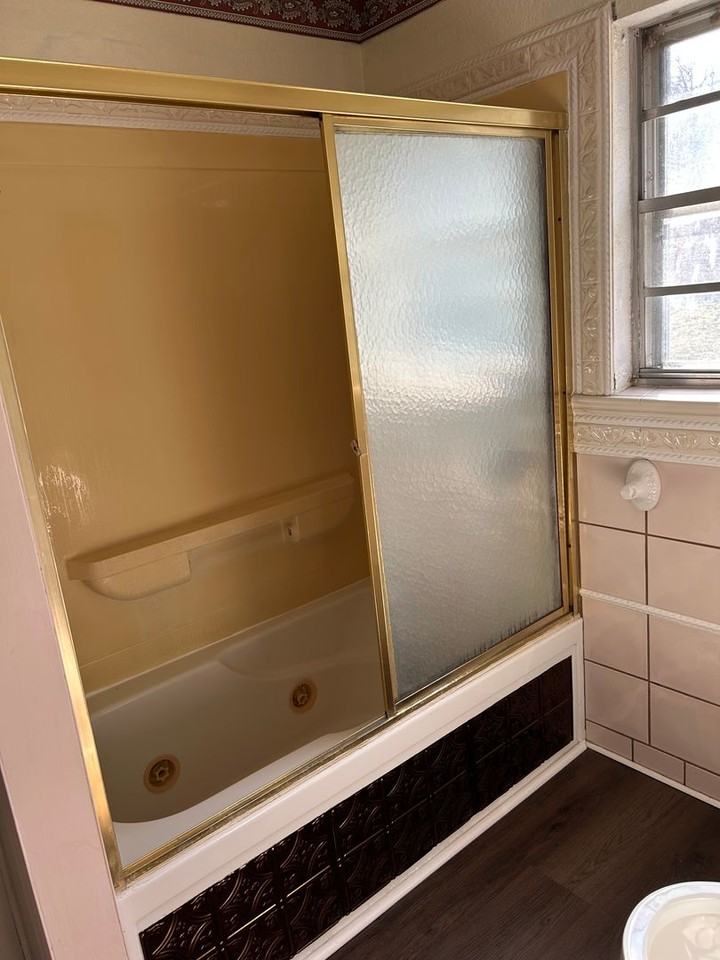 102 E Elm St - Photo 6 of 26