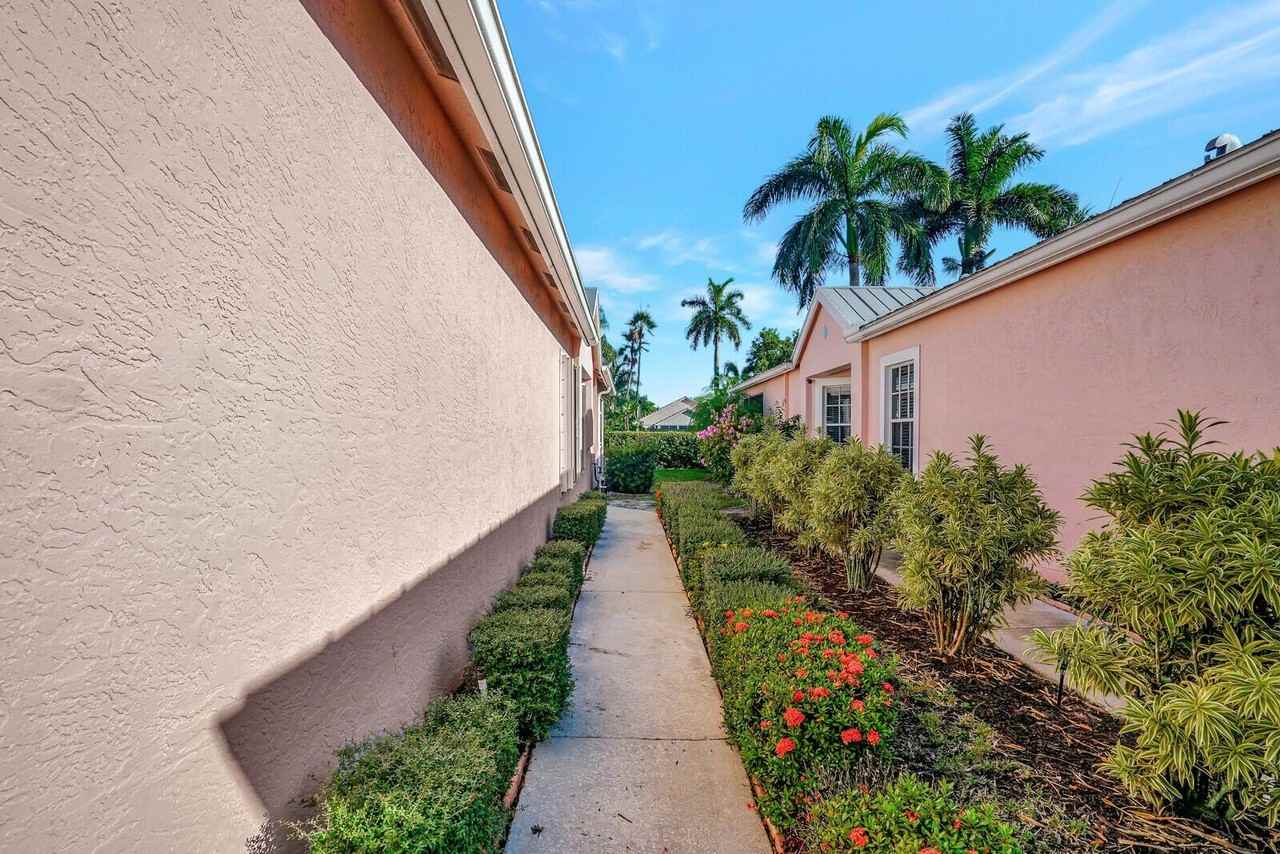 10769 Pelican Dr - Photo 3 of 28