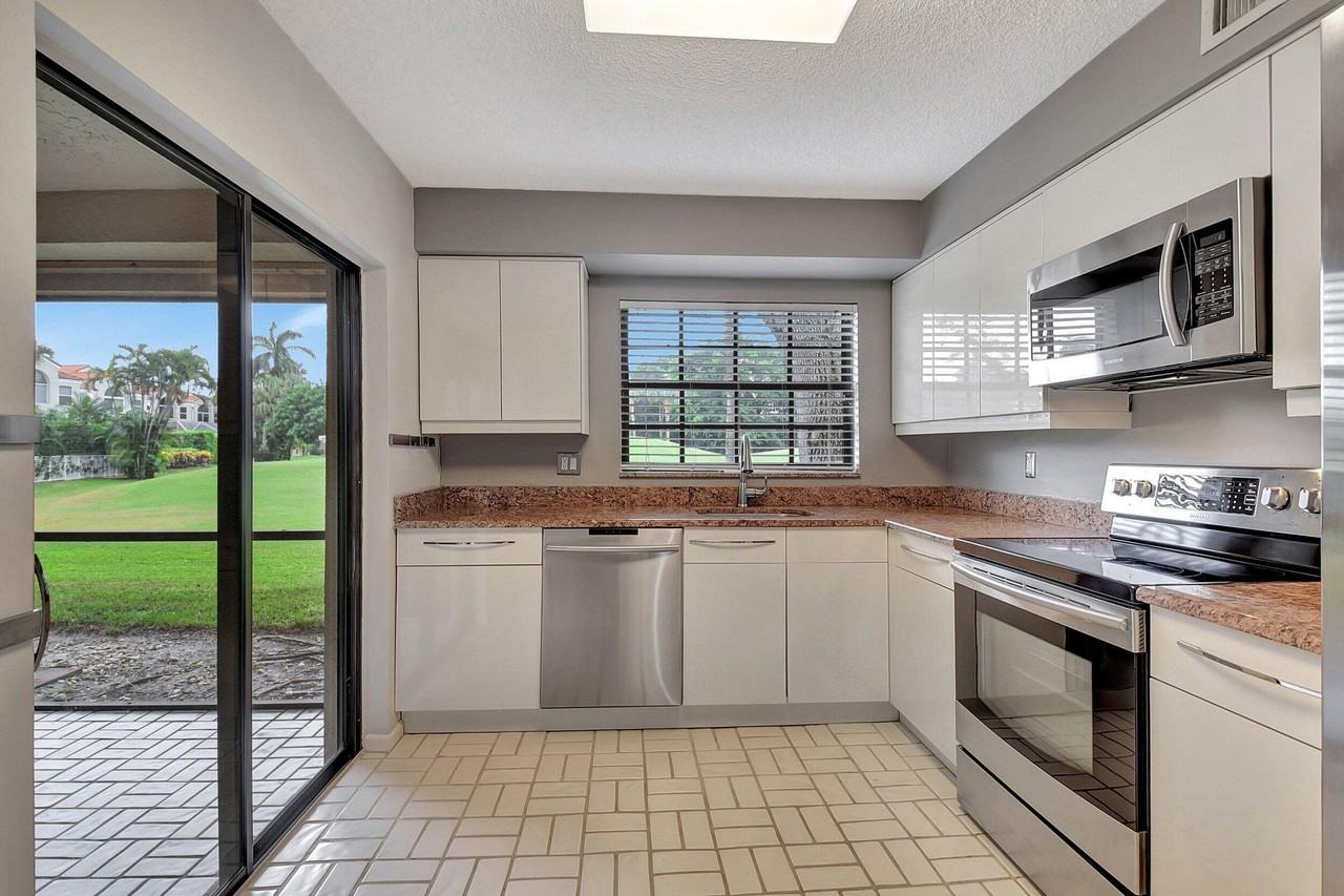 17396 Boca Club Blvd #104 - Photo 5 of 23