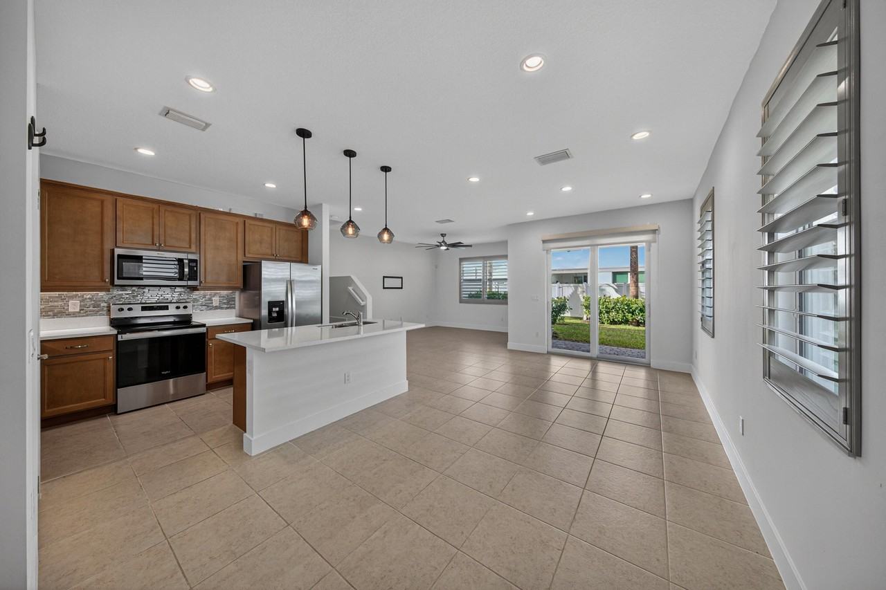 1817 Sanderling Dr - Photo 3 of 21