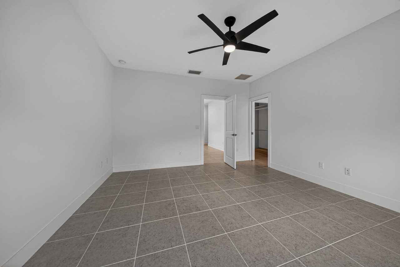 1817 Sanderling Dr - Photo 3 of 17