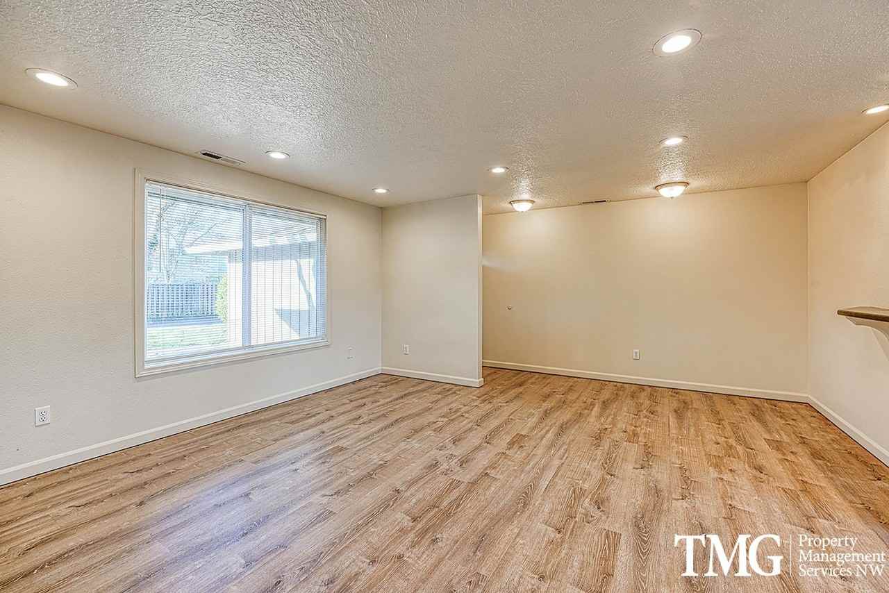 2033 Ne Darby St - Photo 3 of 27