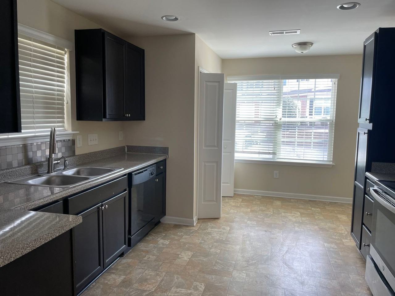 547 Song Sparrow Ln - Photo 2 of 16