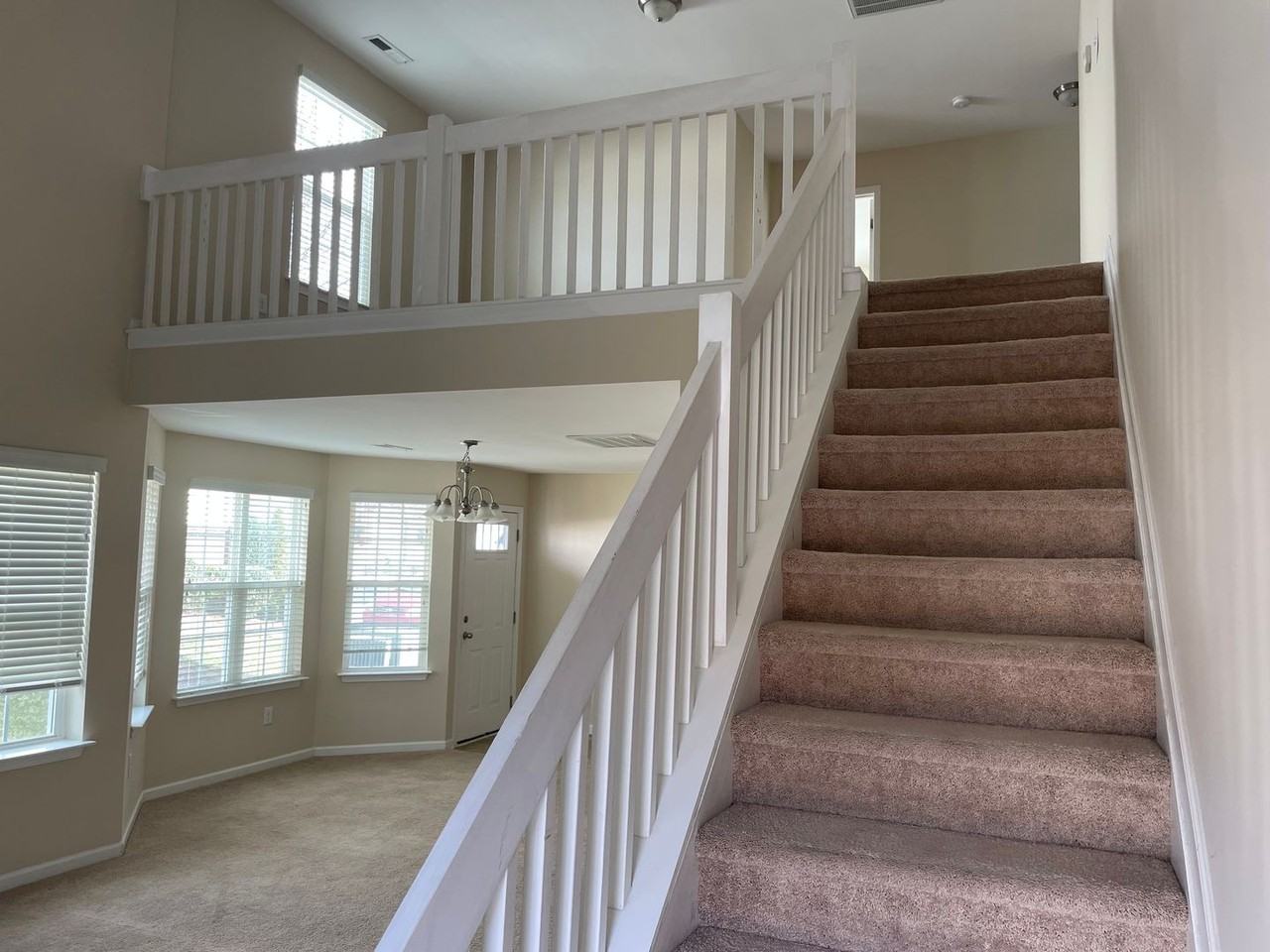 547 Song Sparrow Ln - Photo 3 of 16