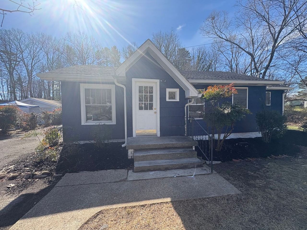 409 Hickory St - Photo 2 of 4