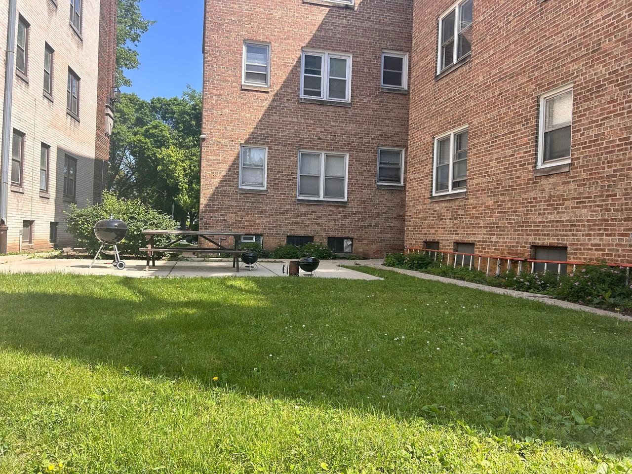 5425-33 W Martin Dr - Photo 2 of 7