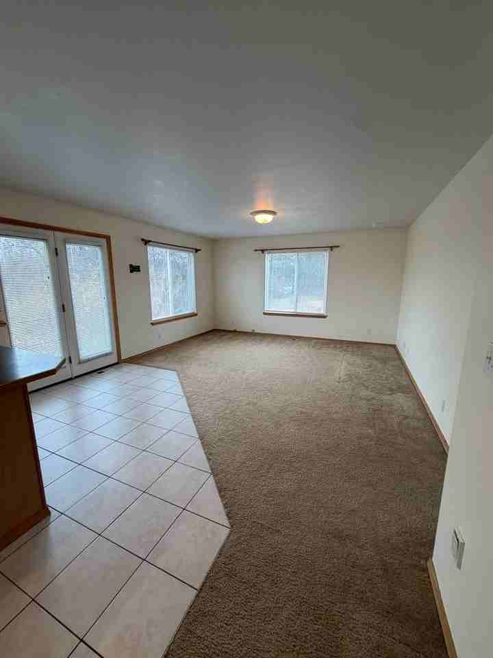 1025 Laguna Dr - Photo 7 of 16