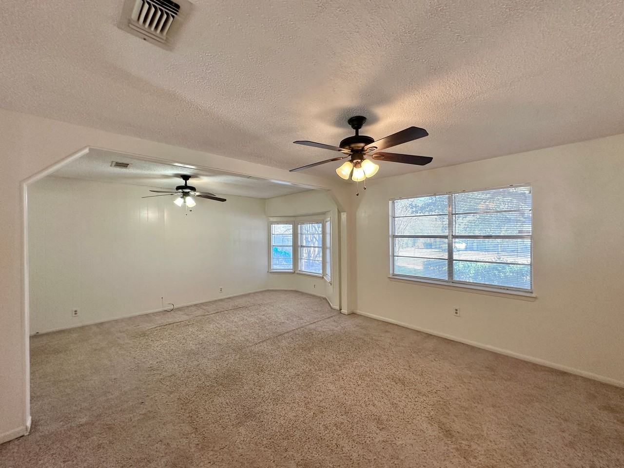 1904 Pleasant Ln - Photo 4 of 28