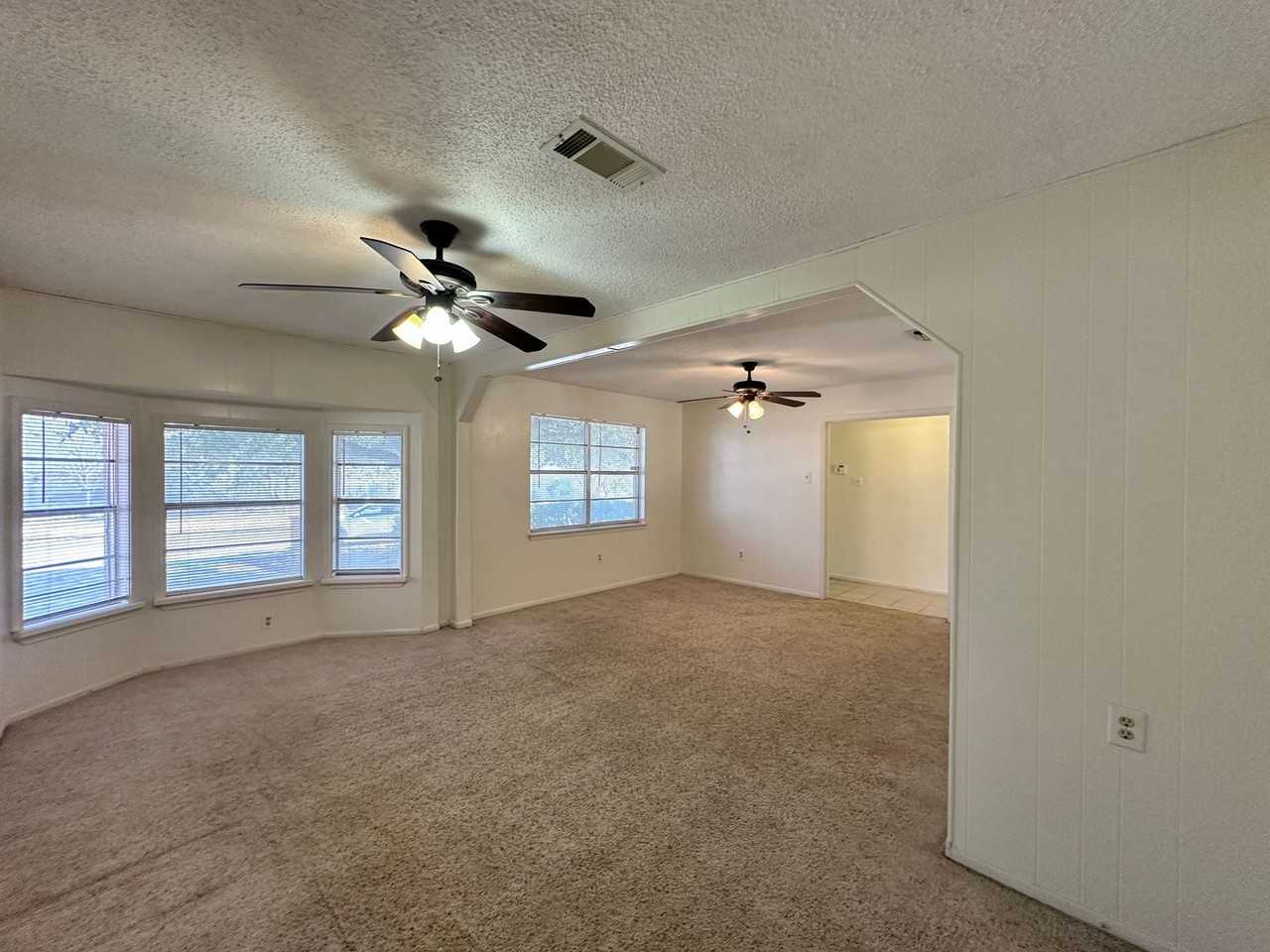 1904 Pleasant Ln - Photo 7 of 28