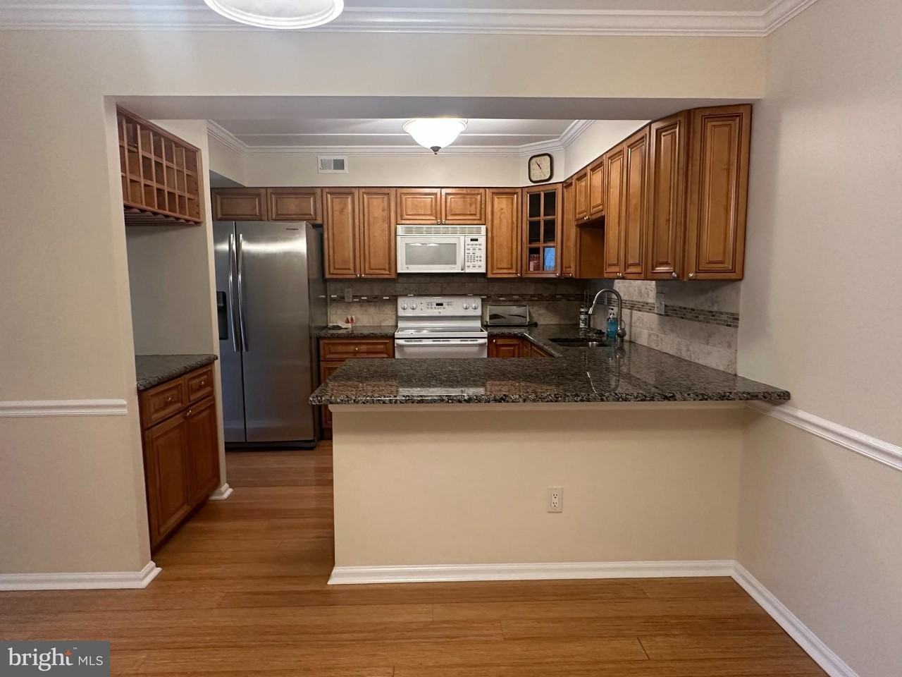 27 Oakridge Dr 2nd Fl #2ndFL - Photo 3 of 17