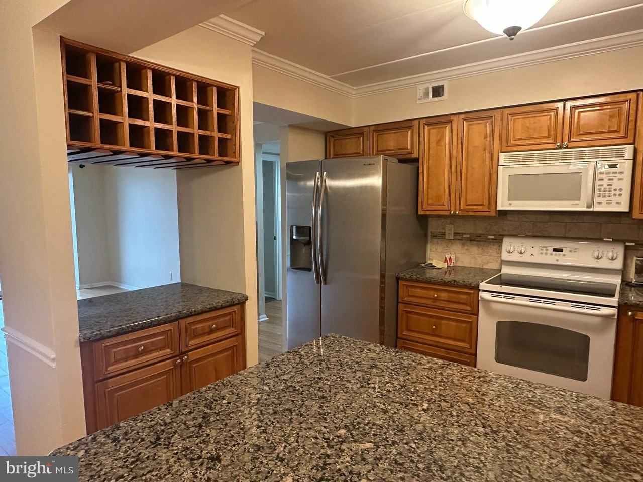 27 Oakridge Dr 2nd Fl #2ndFL - Photo 5 of 17