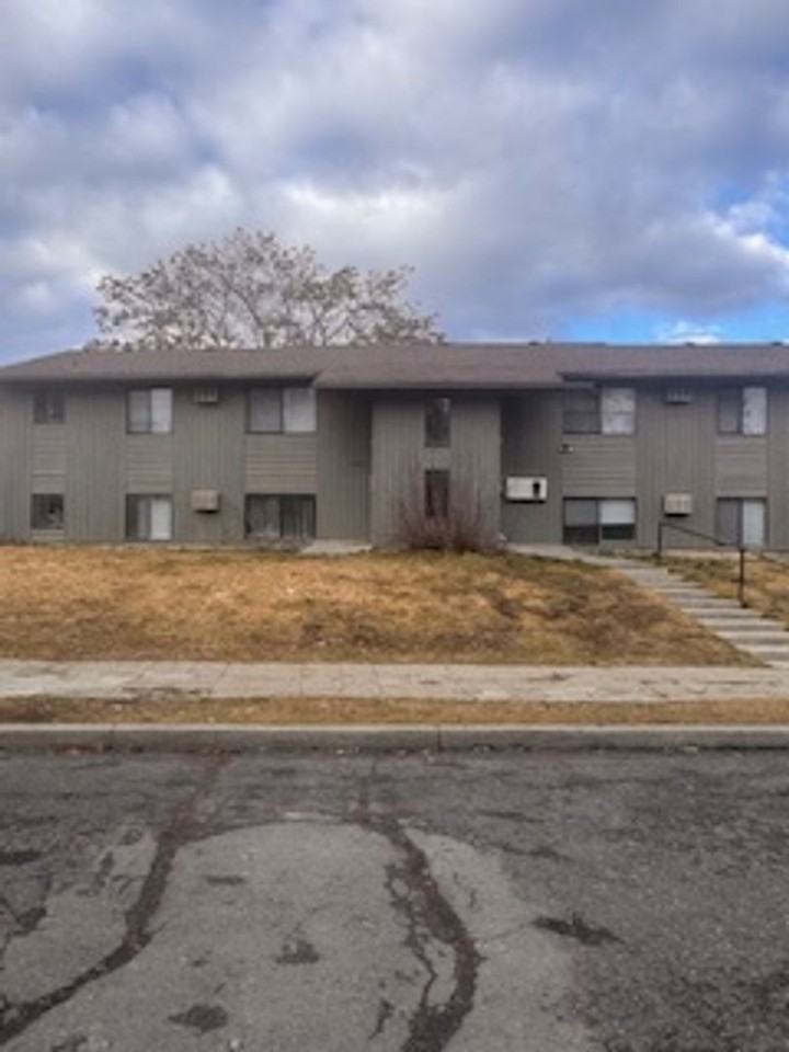 1111 E 8th - Photo 2 of 16