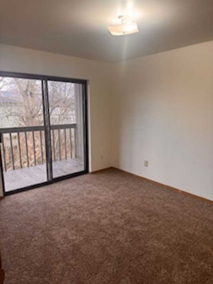 1111 E 8th - Photo 3 of 16