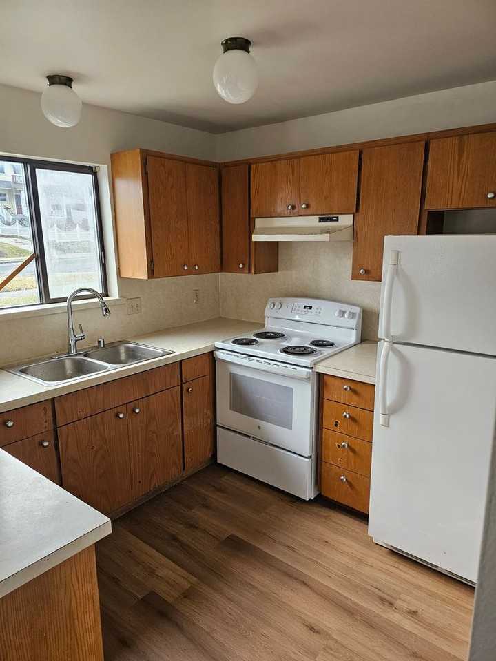 1111 E 8th - Photo 6 of 16