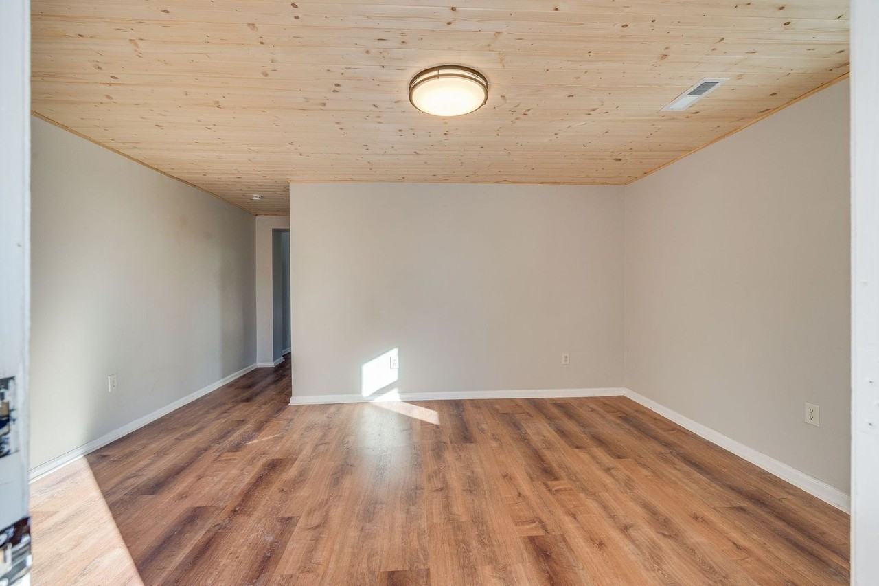 Boatyard Apartments - Photo 4 of 36