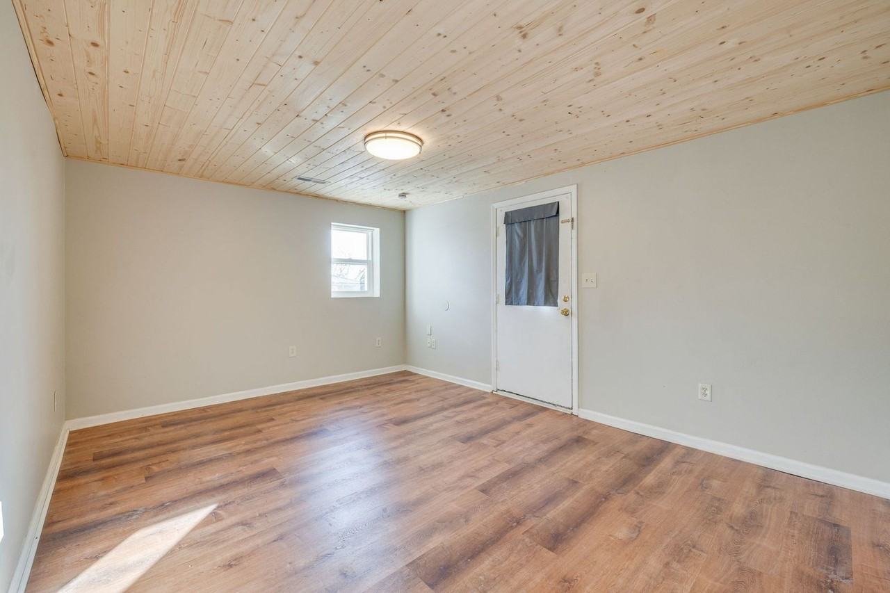 Boatyard Apartments - Photo 6 of 36