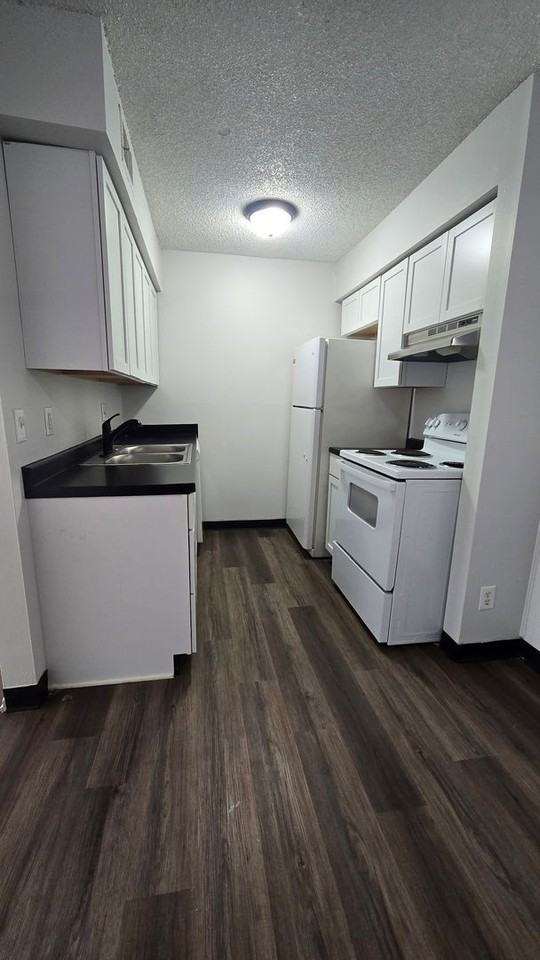Candlelite Apartments - Photo 2 of 5