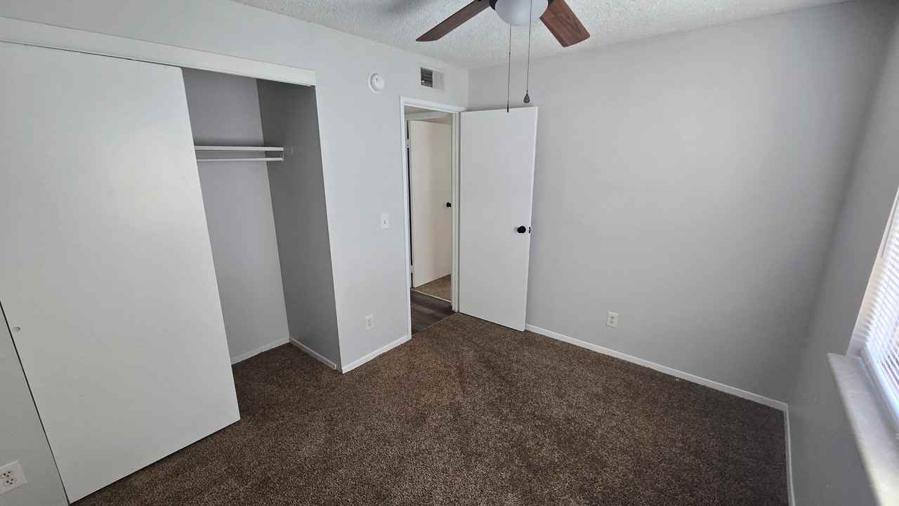 Candlelite Apartments - Photo 3 of 5