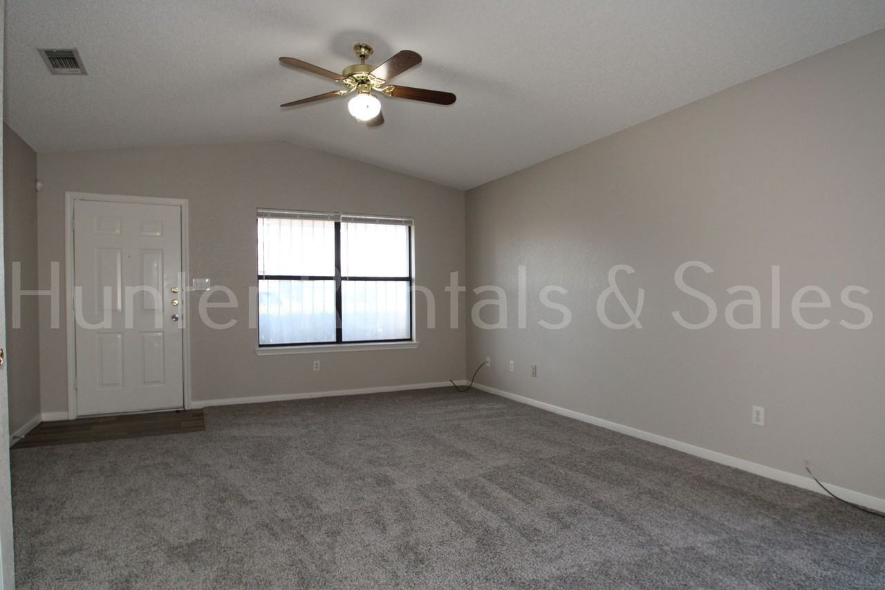 903 Clairidge Ave Apt A - Photo 3 of 21