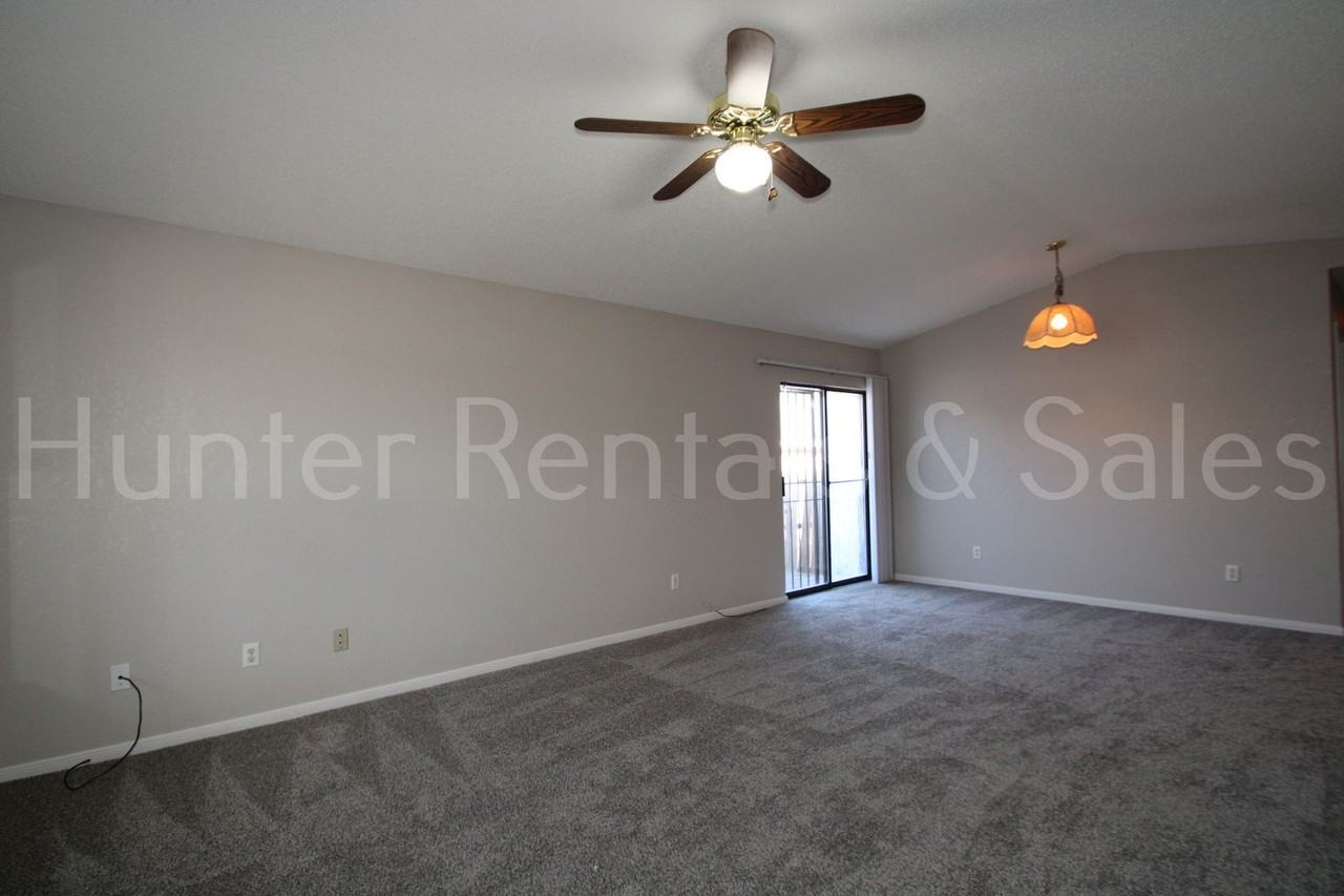 903 Clairidge Ave Apt A - Photo 4 of 21