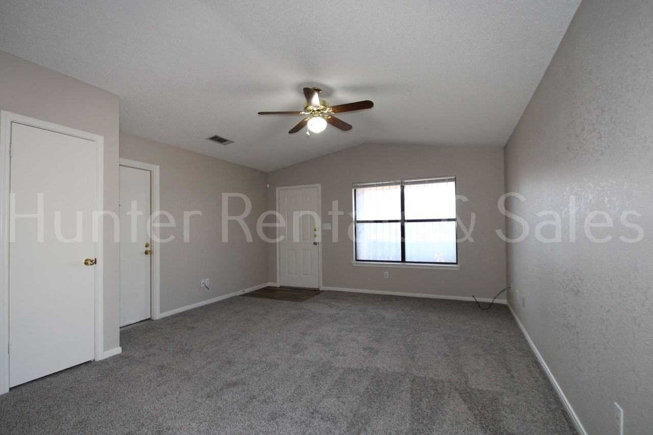 903 Clairidge Ave Apt A - Photo 6 of 21