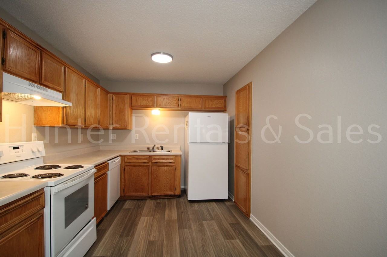 903 Clairidge Ave Apt A - Photo 7 of 21