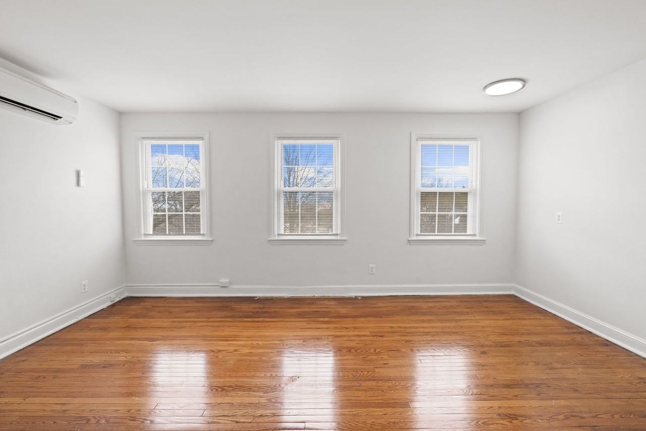 42ND FLATS - Photo 5 of 14