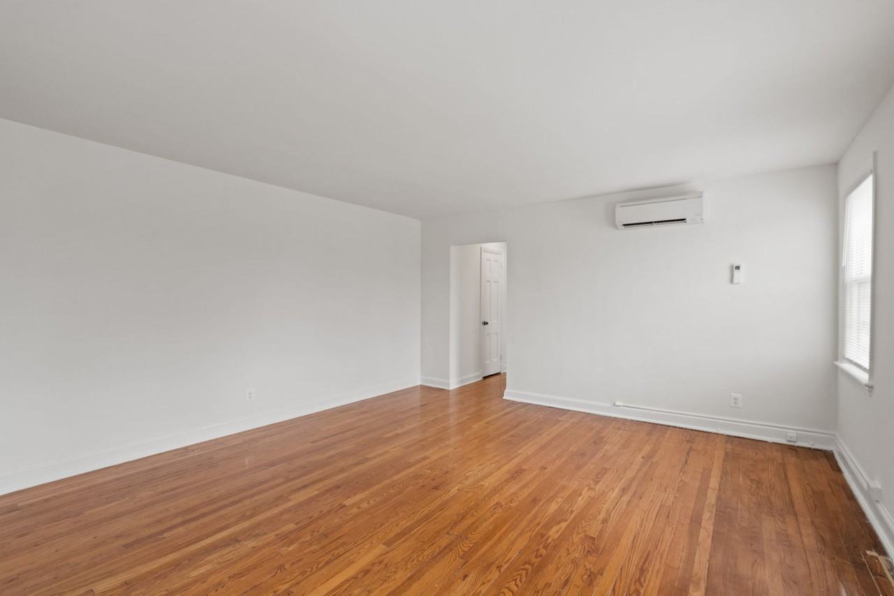 42ND FLATS - Photo 6 of 14