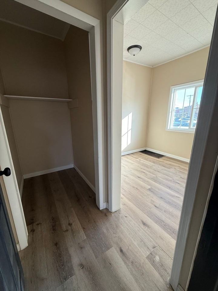 316 W Adams St - Photo 7 of 13