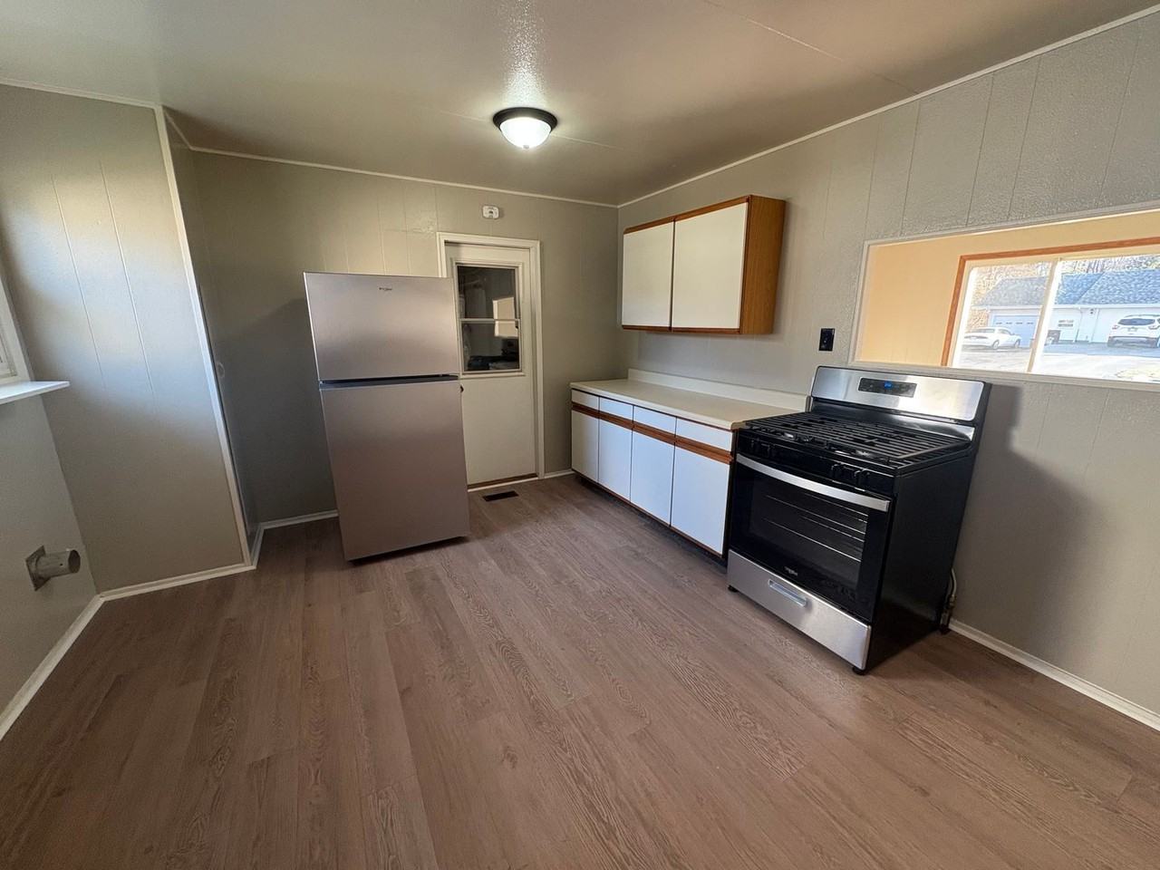 306 Independence Rd - Photo 3 of 11